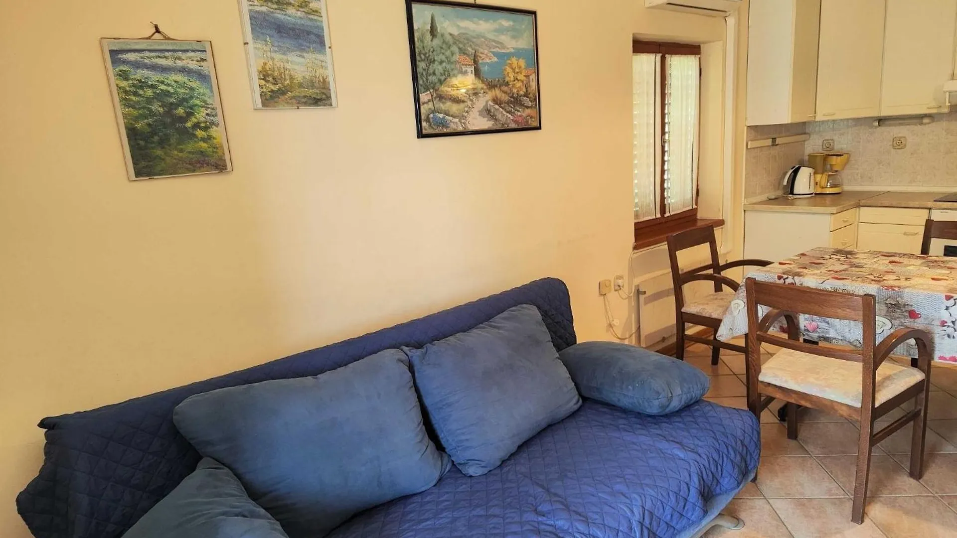 Comfortable Crikvenica Stay With Private Parking